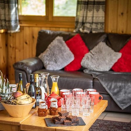 Chalet Himalaya , 10 Person Chalet With 5 Ensuite Bedrooms And Outdoor Jacuzzi In Meribel Centre Exteriér fotografie