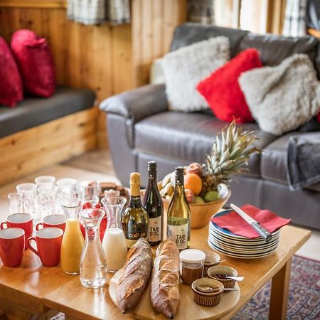 Chalet Himalaya , 10 Person Chalet With 5 Ensuite Bedrooms And Outdoor Jacuzzi In Meribel Centre Exteriér fotografie